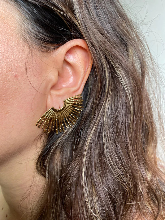Boucles d’oreilles dorées en acier inoxydable – Style éventail chic