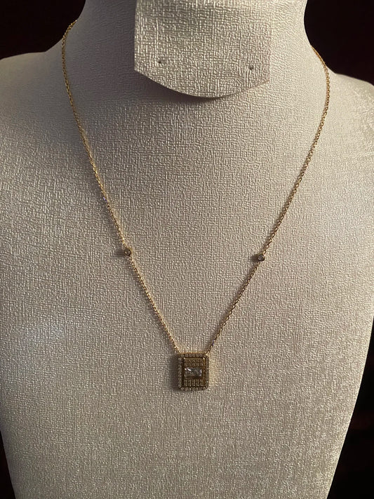 Loulia collier presentoir