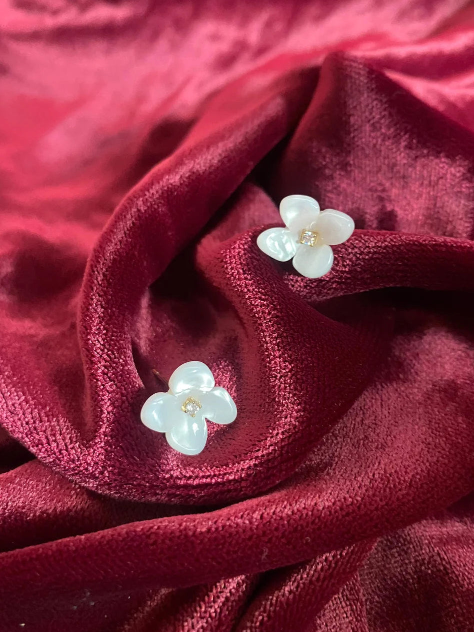 Boucles d’Oreilles Fleur Blanche en Acier Inoxydable