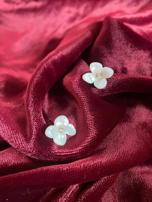 Boucles d’Oreilles Fleur Blanche en Acier Inoxydable