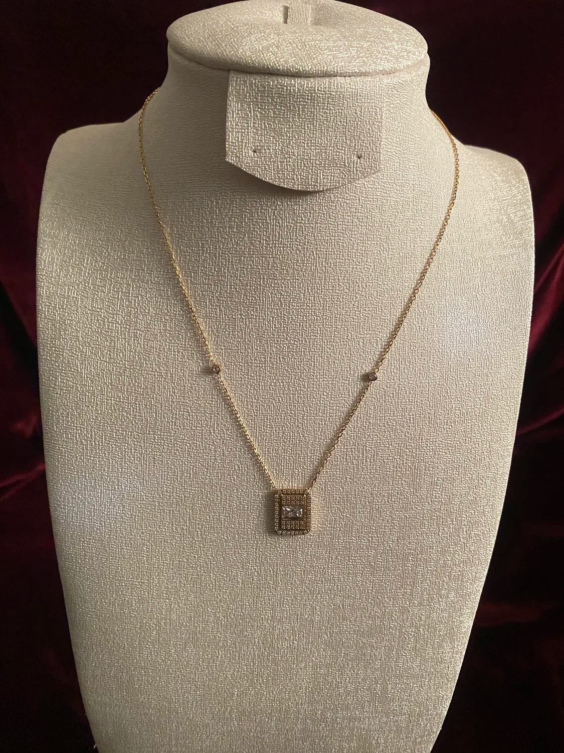 Collier Loulia pendentif rectangulaire acier inoxydable 316L femme – BeRosie Maroc