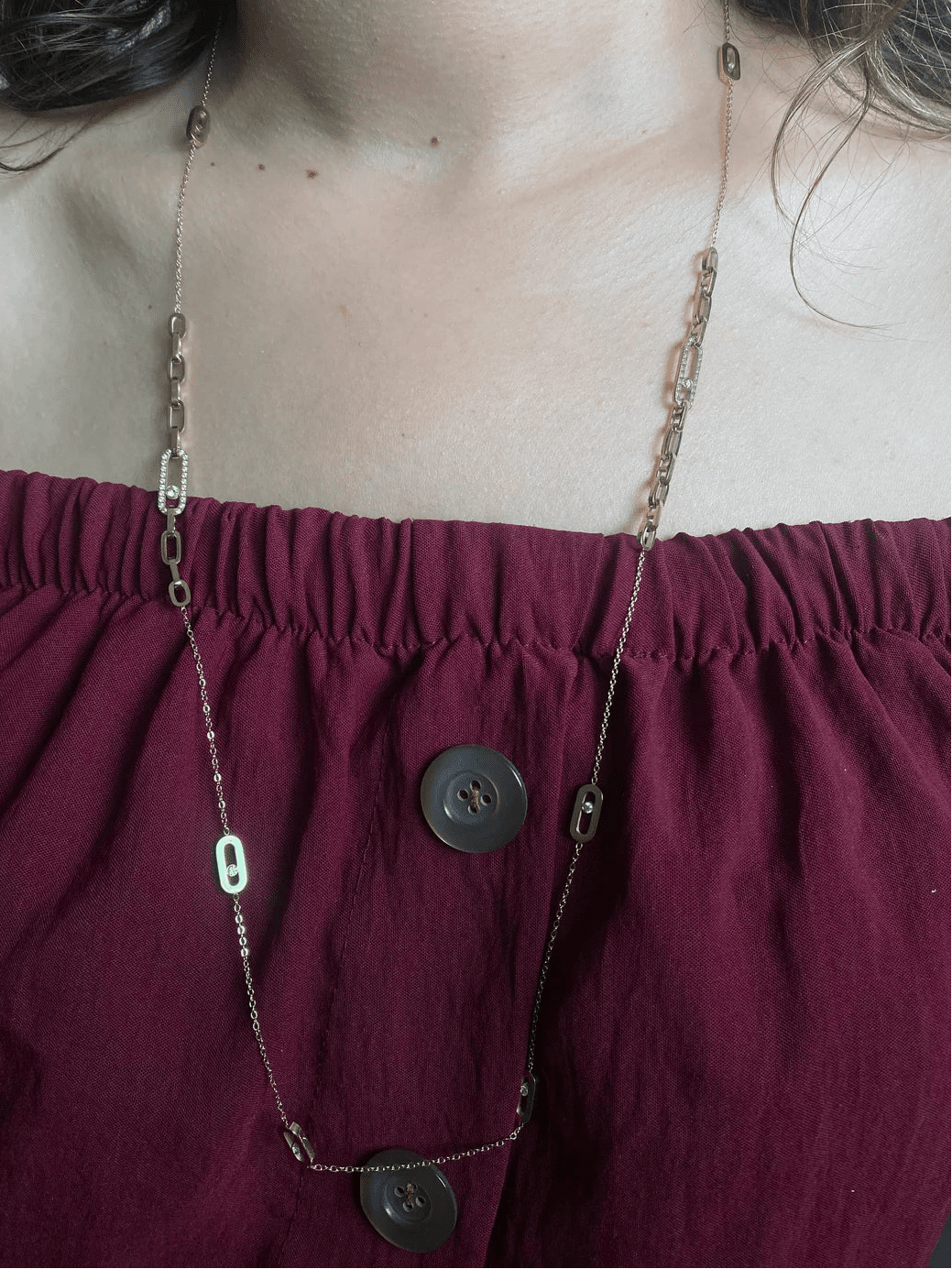 Sautoir Éclat Majestueux porté par modèle – collier long femme acier inoxydable 316L