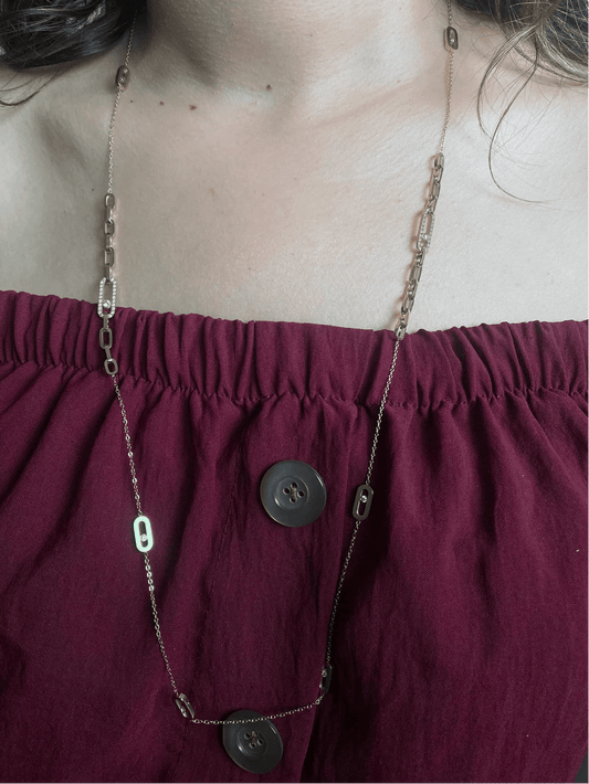 Sautoir Éclat Majestueux porté par modèle – collier long femme acier inoxydable 316L